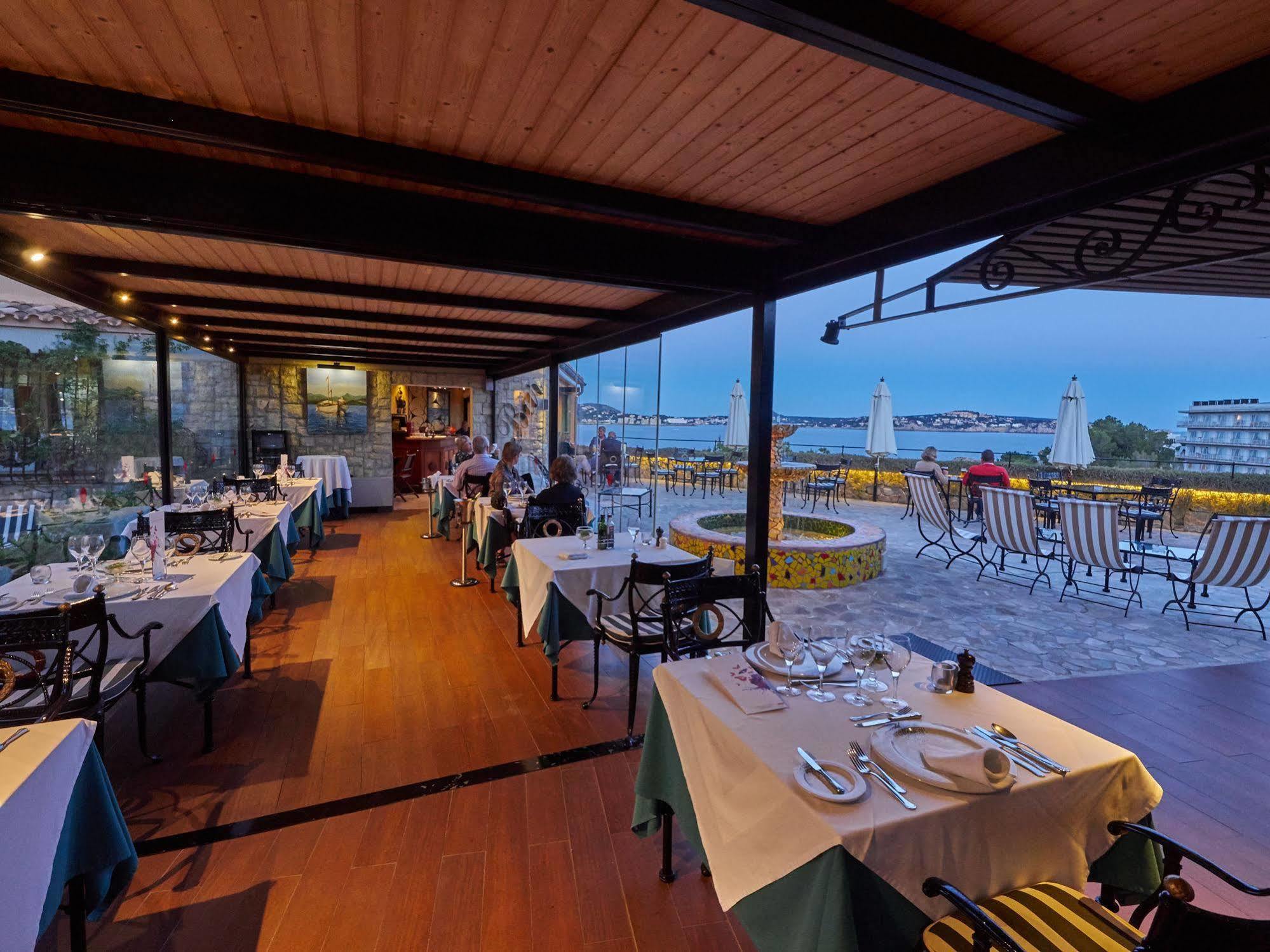 Hotel Petit Cala Fornells Peguera Kültér fotó